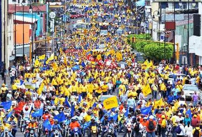 Miles protestan en Costa Rica por privatización de la electricidad