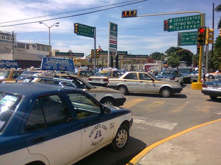 Ante movilizaciones, exhorta Gobierno del Estado a taxistas retomar los canales institucionales