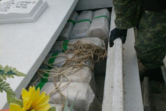 Ejército localiza dos toneladas de mariguana ocultas en sepulcros de panteón de Camargo, Tamaulipas