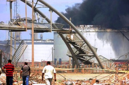 Suman 39 las víctimas del incendio en la refinería Amuay de Venezuela