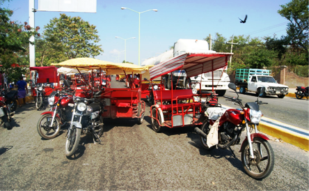 Acuerdan autoridades de Juchitán y gobierno ordenar tráfico vehicular