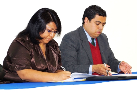 Firman convenio Capítulo Oaxaca de la Amedi y UNIVAS