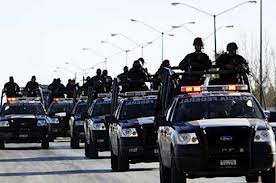 Policía Federal detiene a dos con armas de grueso calibre y equipo táctico, en Guerrero