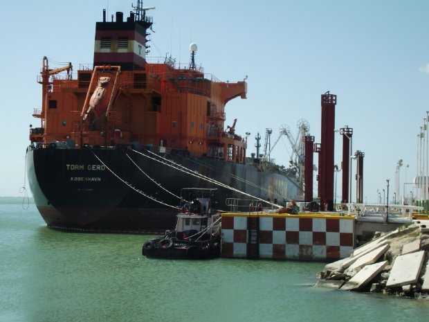 Suministra Pemex 126 mil barriles de combustibles por mar a la zona afectada en Guerrero