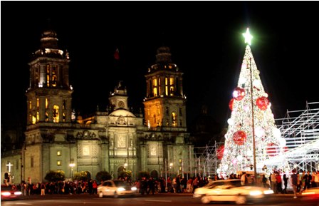 Iluminan Centro Histórico del DF con motivos navideños
