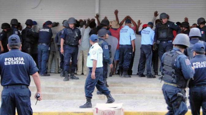 Violento desalojo de Ucidebacc en Pinotepa Nacional por la policía estatal de Oaxaca