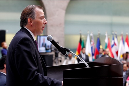 Asiste Meade Kuribreña a la ceremonia de transmisión del mando presidencial en Uruguay