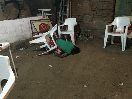 Solitario sujeto asesina a tres personas y hiere de bala a dos en bar en Juchitán, Oaxaca