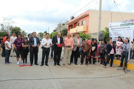 Inauguran pavimentación de calle con concreto hidráulico en Pueblo Nuevo, Oaxaca