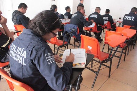 Apoya Ayuntamiento de Oaxaca a policías municipales para concluir su educación media superior