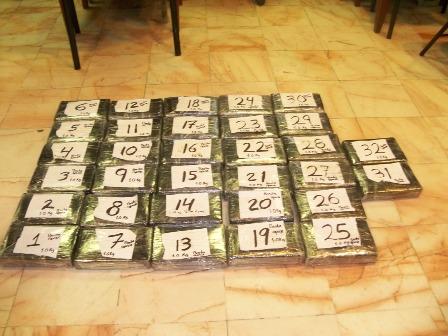 Decomisa Policía Federal más de 12 kilogramos de cocaína en el AICM; una persona detenida