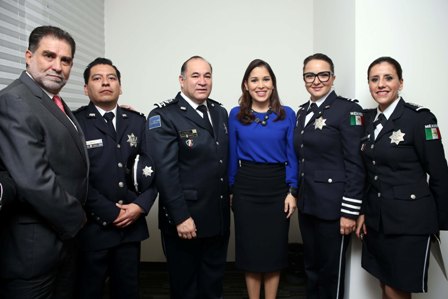 Entrega Instituto Nacional de Transparencia reconocimiento a la Policía Federal