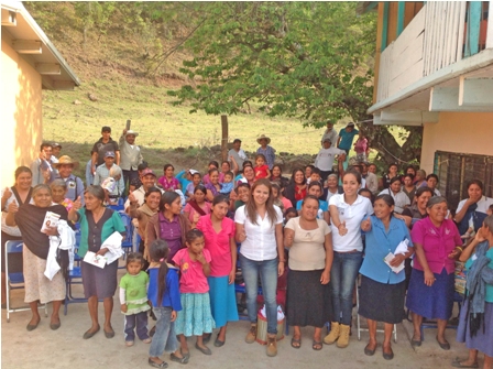 Lleva Gabriela Olvera propuestas legislativas a pobladores del Distrito de Sola de Vega, Oaxaca