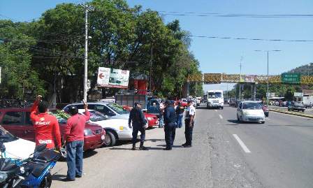 Blindan mercados automotrices contra robo de vehículos en Oaxaca