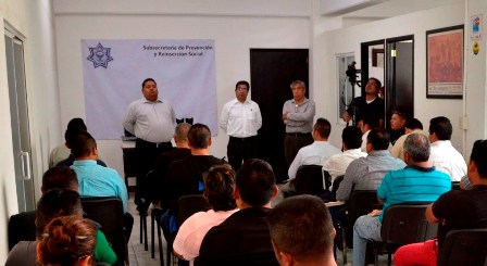 Dotan de paquetes de uniformes a personal de seguridad del Sistema Penitenciario de Oaxaca