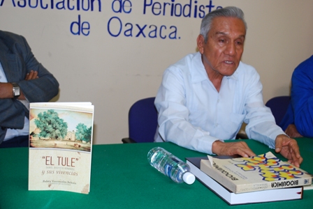 Presenta Daniel Bautista su libro “El Tule”, en la Asociación de Periodistas de Oaxaca AC