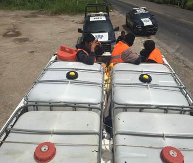 Auxilia Policía Federal a 30 migrantes en Chiapas; Detiene a la persona que los trasladaba