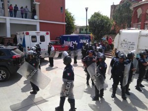 Los manifestantes agredieron a un grupo de personas que se encontraba en el Palacio Municipal de Atzompa.
