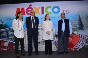 Inauguran exposición fotográfica “Mexico is......”, que se exhibe en el metro de la India.