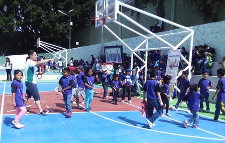 Participan en actividades deportivas 135 niños inscritos en el Curso de Verano del IMSS
