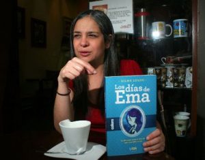 Ema, en las páginas de su diario poco a poco da forma a historias de violencia, exclusión, abuso emocional y hasta físico.