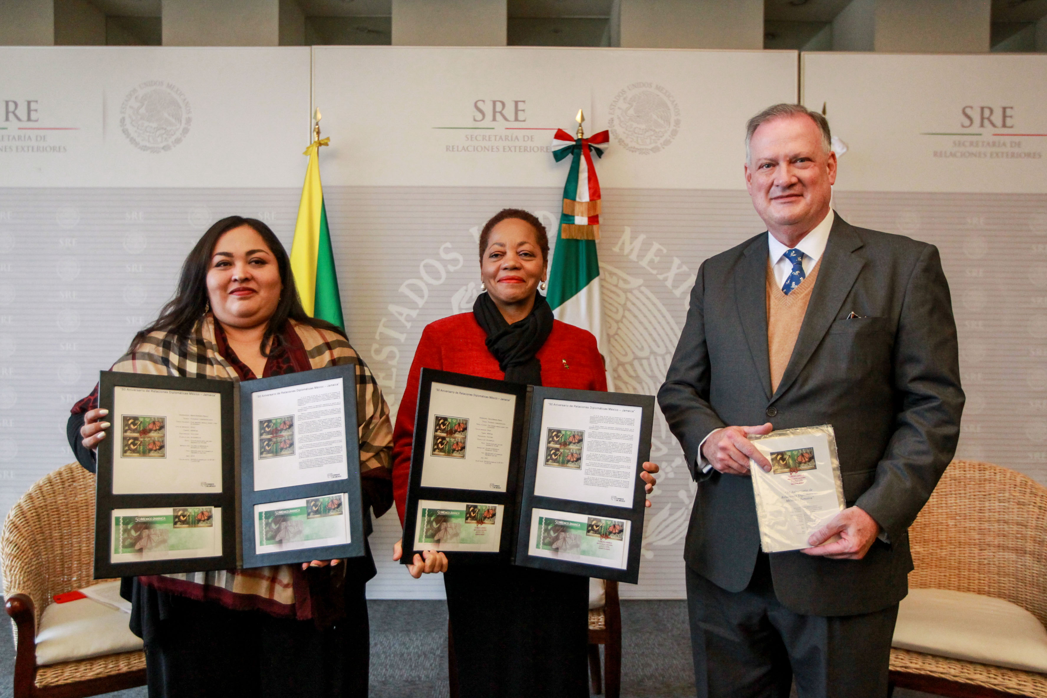 México y Jamaica cancelan timbre postal conmemorativo