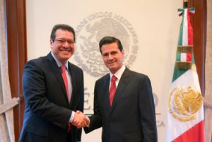 El presidente Enrique Peña Nieto y el gobernado electo de Tlaxcala Marco Antonio Mena Rodríguez