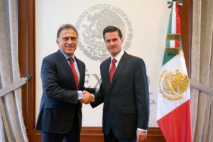 El presidente Enrique Peña Nieto con el gobernador electo de Veracruz Miguel Ángel Yunes Linares 