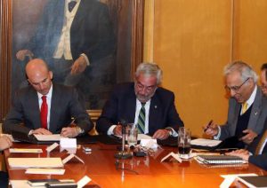 Suscriben convenio UNAM y PEMEX