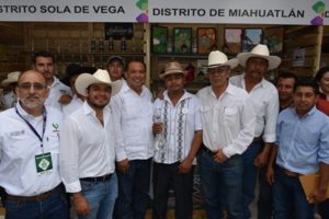 A la Feria del Mezcal 2017 se sumaron productores de los 9 Distritos que conforman el Sistema Producto de Maguey Mezcal.