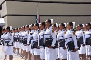 La Escuela Militar de Enfermeras tiene como objetivo formar oficiales licenciadas en Enfermería Militar.