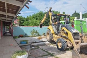 En el Jardín de Niños “Dominga Guzmán Rasgado”, anunciaron que se reconstruirán en su totalidad las escuelas que sufrieron daños estructurales.