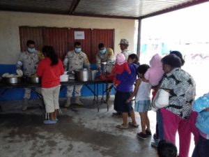 En los refugios temporales dan alojamiento seguro, desayuno, comida y cena y servicio médico.