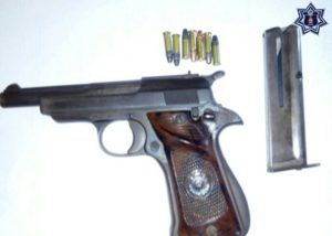Pistola calibre 22, marca Star, modelo ilegible, matrícula 2.563.720.