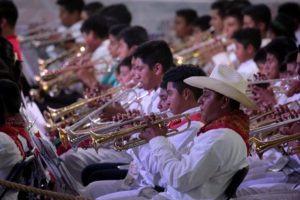 Un vals, una polka istmeña, un danzón y arreglos de piezas musicales de Guanajuato y Sinaloa.