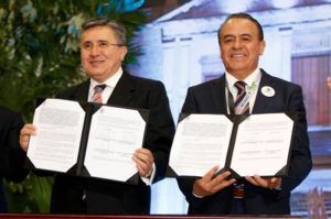 Firman convenio de colaboración los presidentes de la CNDH y de la COPECOL.