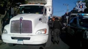 Recuperan camión tipo rabón blanco Kenworth, con caja refrigerada, de color blanco, con placas UE-48810 de Sinaloa.