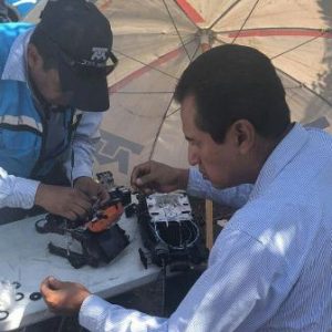 Técnicos especializados de Telmex trabajaron para reparar los graves daños ocasionados.