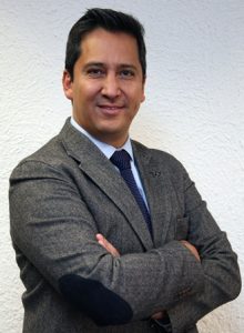 Lomelín Delgadillo es licenciado en Administración de Empresas por la Universidad la Salle.