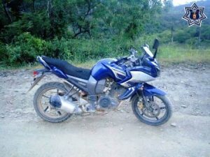 Motocicleta Yamaha, tipo Escort, azul con gris, sin placa y serie ME1KG052XE2007937.