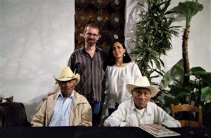 Salazar Gutiérrez y Ramírez Guzmán, éste un poco menor que el primero, son quienes ayudaron a traducir las Fábulas de Esopo a su lengua materna.