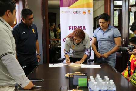 Signan convenio para aperturar Filial del Club Monarcas de Fútbol en Xoxocotlán