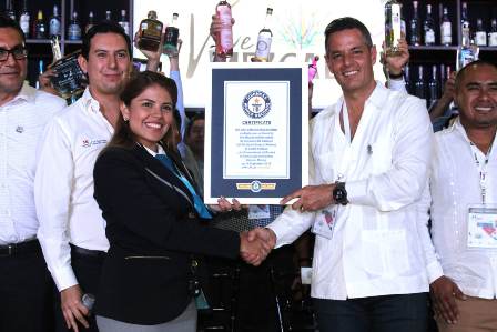 Logra Oaxaca Récord Guinness en el cierre del Foro Internacional Vive Mezcal
