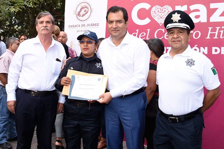 Reconocen generosidad de mujer policía Vial, Leticia Martínez Pérez