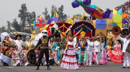 Con Guelaguetza, engalana Oaxaca el Gran Premio de México