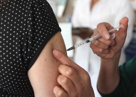 Vacuna contra la influenza, puede prevenir complicaciones graves como neumonía