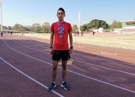 Gana estudiante de la UABJO medalla de plata en justa deportiva en Puebla