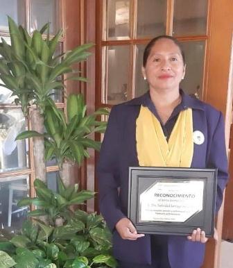 Recibe académica de la UABJO reconocimiento al Mérito en Enfermería
