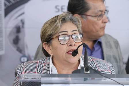 Pide senadora al gobernador Alfredo del Mazo Maza evitar exponer a los mexiquenses