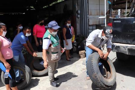 Realizan acciones de abatización en comunidades para prevención de dengue